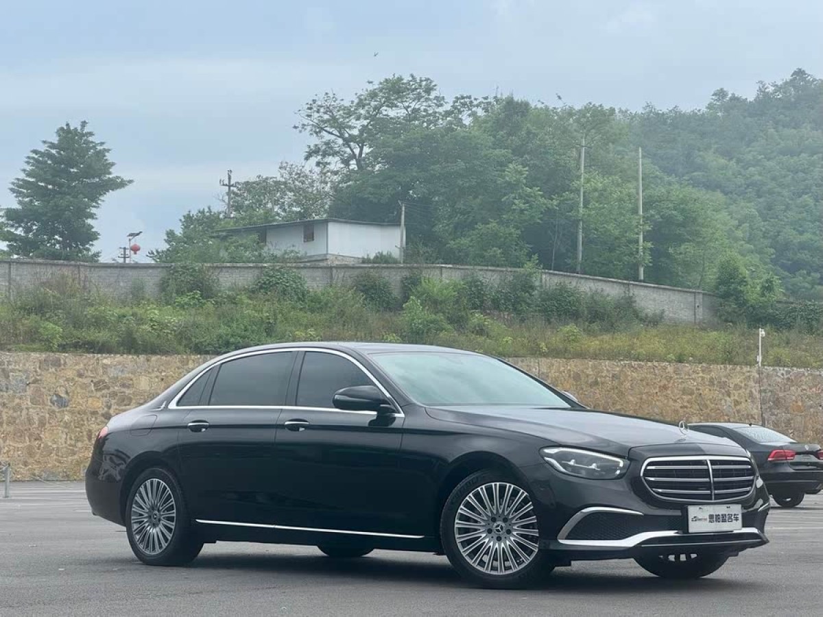 奔馳 奔馳E級(jí)  2021款 改款 E 300 L 時(shí)尚型圖片