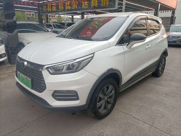 比亚迪 元新能源  2018款 EV360 智联尚酷型