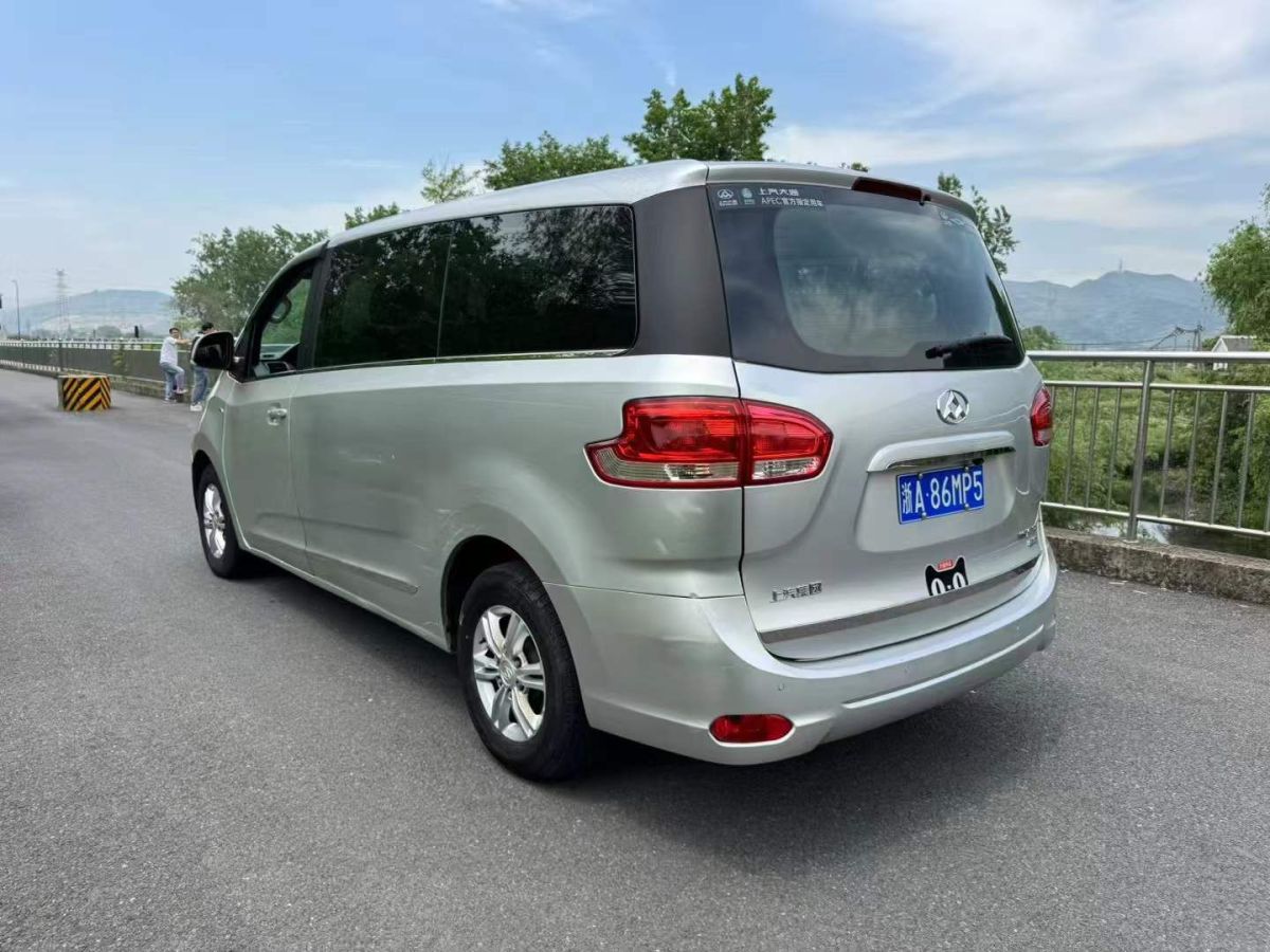 上汽大通 V80  2017款 2.5T AMT傲運通國IV長軸中頂6-10座圖片