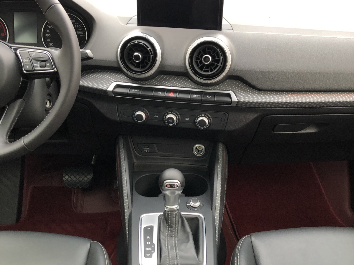 奧迪 奧迪Q2L  2024款 改款 35TFSI 進(jìn)取致雅型圖片