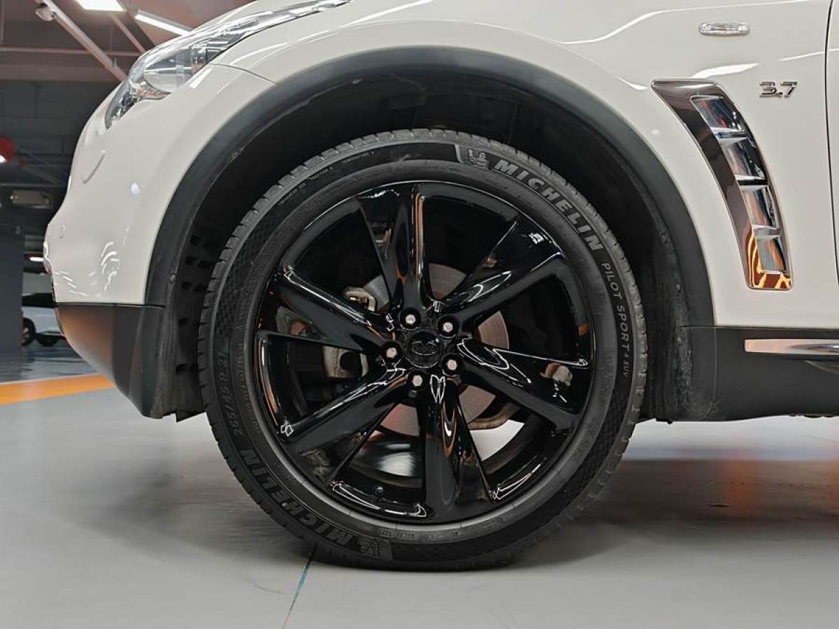 英菲尼迪 QX70  2013款 3.7L 標(biāo)準(zhǔn)版圖片