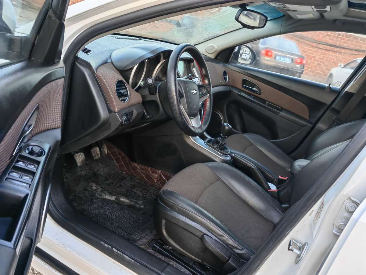 2014年3月雪佛兰 科鲁兹  2015款 掀背 1.6L 手动舒适版