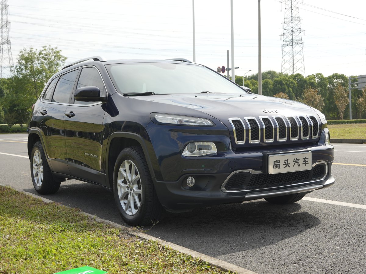 2018年5月Jeep 自由光  2017款 2.4L 領(lǐng)先智能版