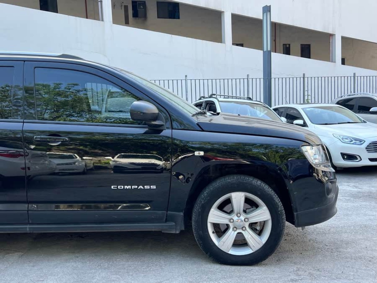 Jeep 指南者  2013款 2.4L 四驅(qū)運(yùn)動版圖片
