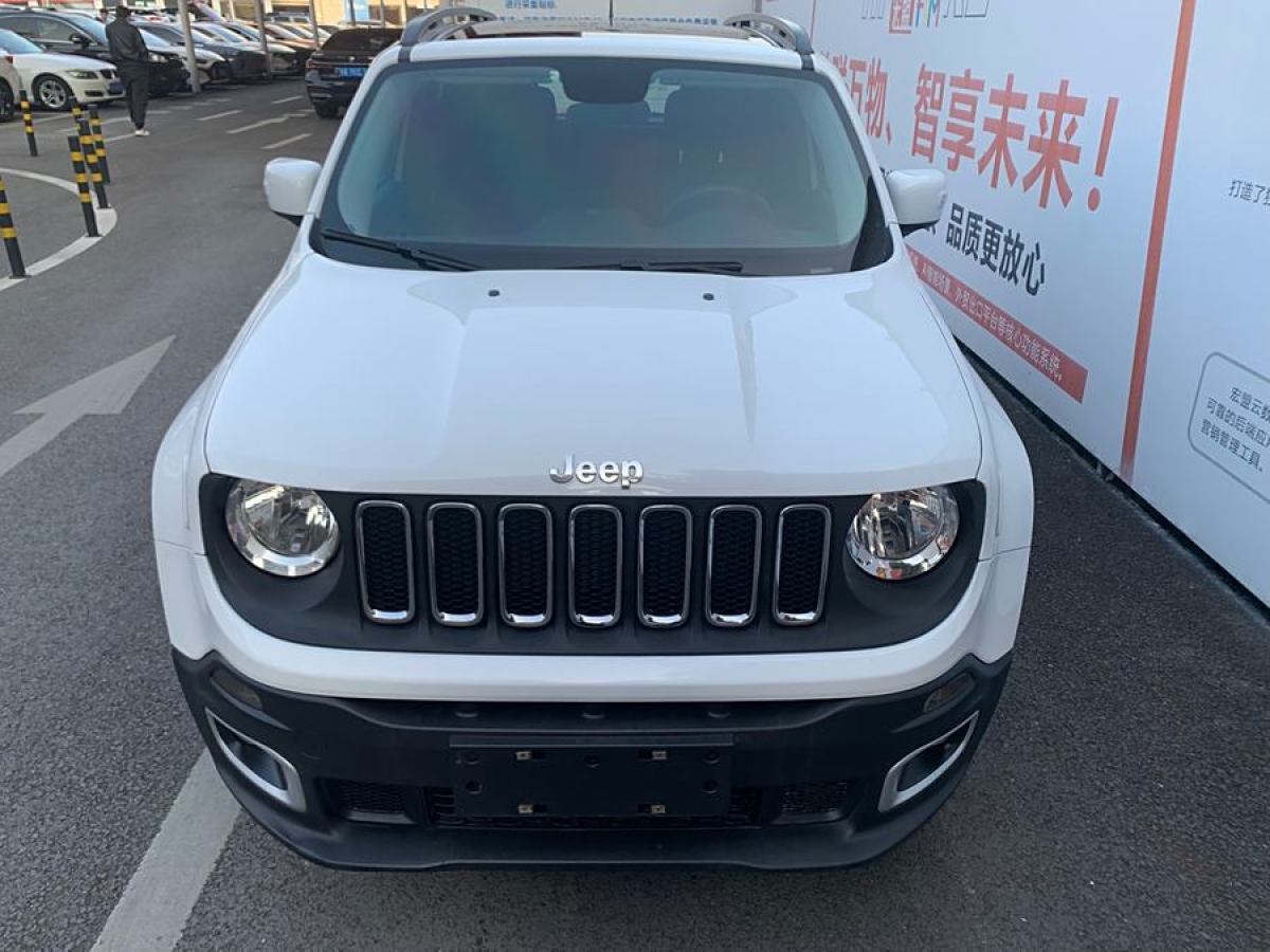 Jeep 自由俠  2018款 互聯(lián)大屏版 180T 自動(dòng)高能版圖片