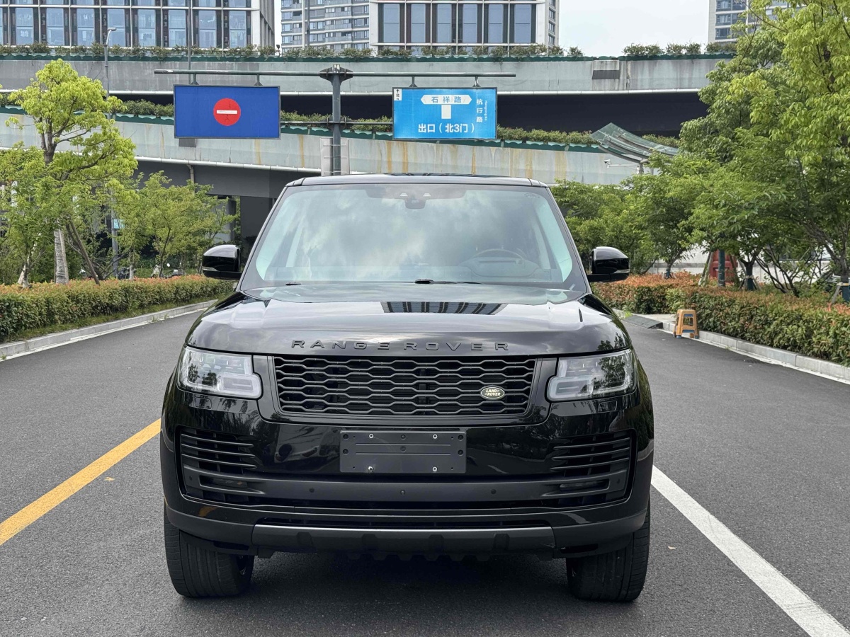 路虎 攬勝  2020款 3.0 L6 傳世加長(zhǎng)版圖片