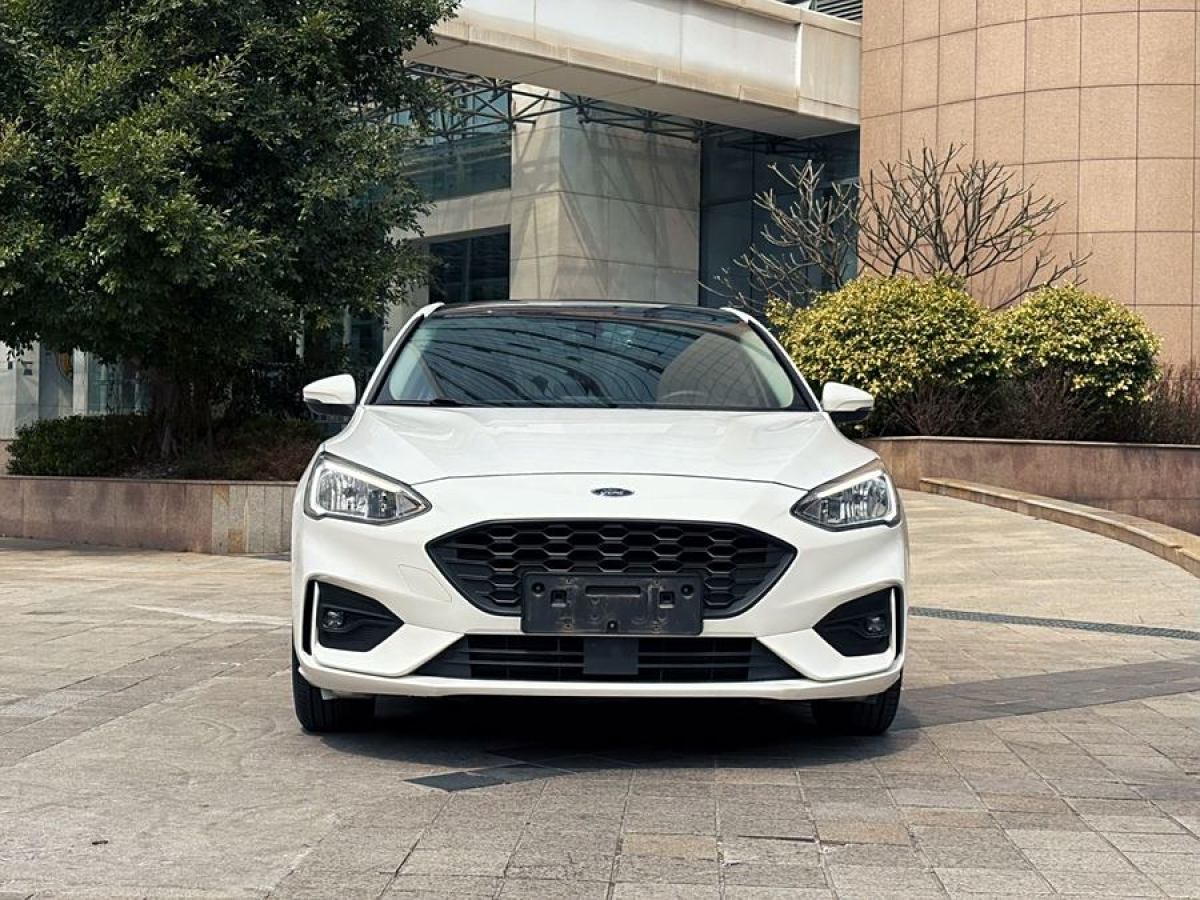 福特 ?？怂? 2020款 三廂 EcoBoost 180 自動鋒潮型圖片