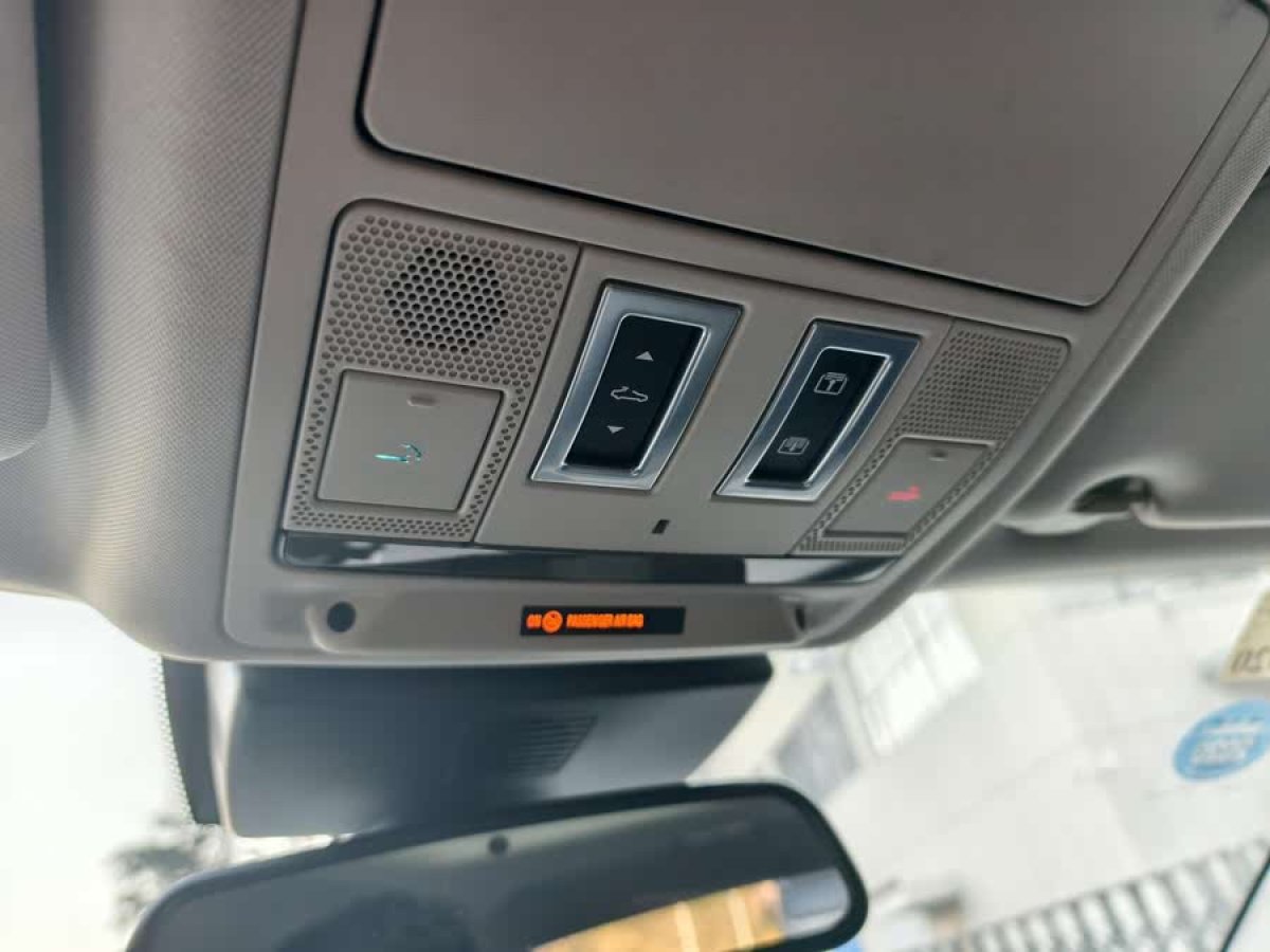 捷豹 XF  2016款 XF 2.0T 兩驅(qū)風華版圖片