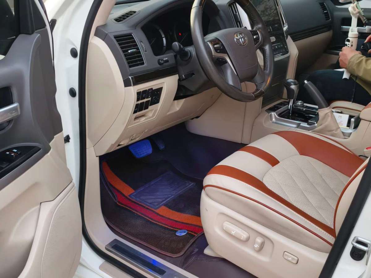 豐田 蘭德酷路澤  2018款 5.7L VX-R 12氣 底升(中東版)圖片