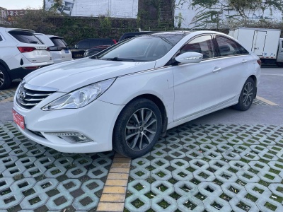 2013年7月 現(xiàn)代 索納塔 2.0L 自動領(lǐng)先版圖片