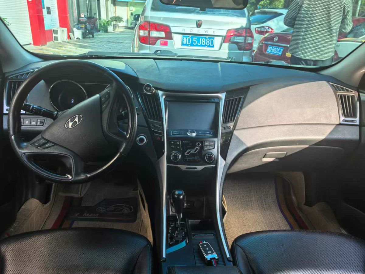 中華 H230  2012款 1.5L AMT天窗型圖片