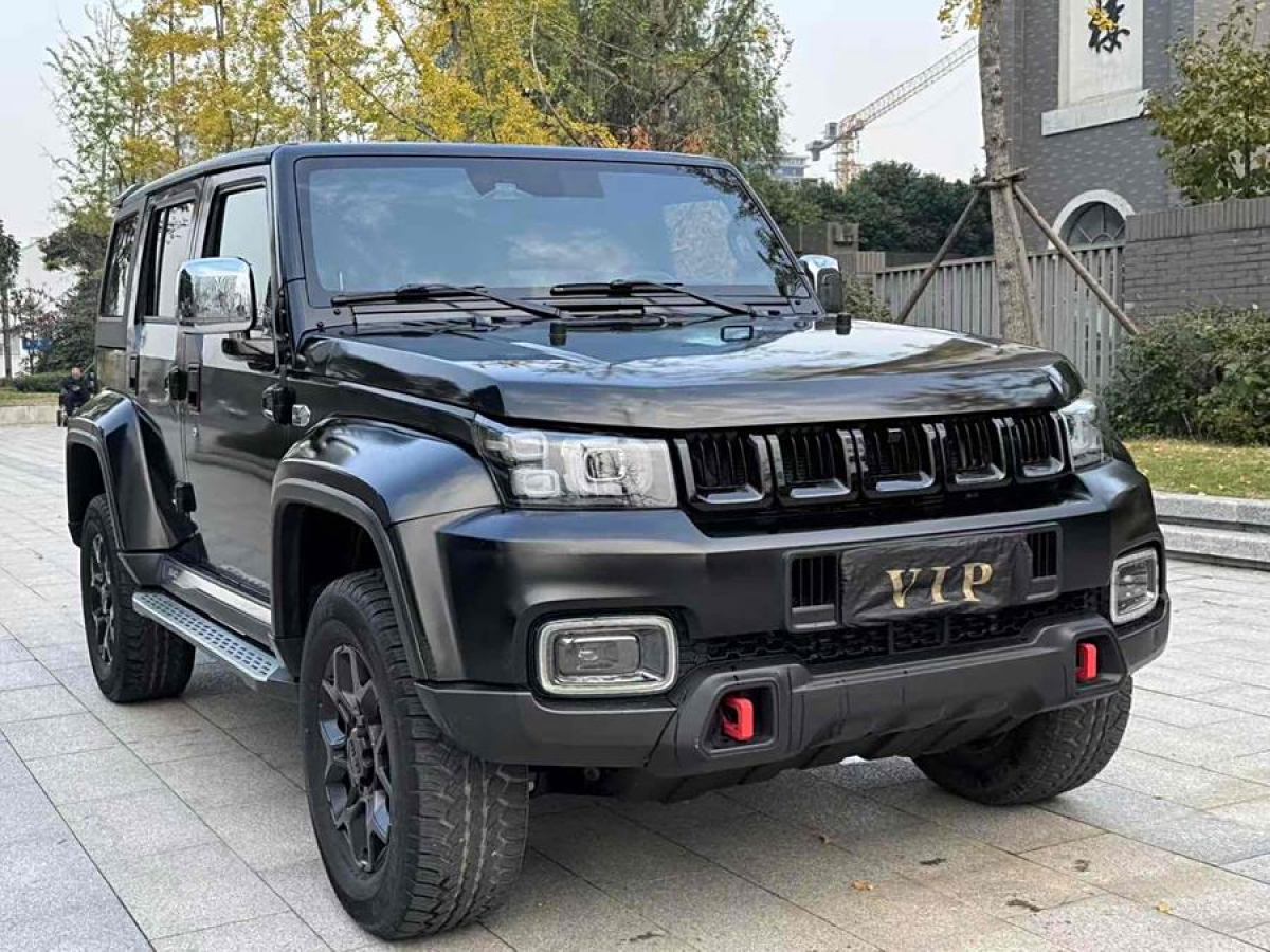 北京 BJ40  2023款 2.0D 自動四驅刀鋒英雄版?zhèn)b客型圖片