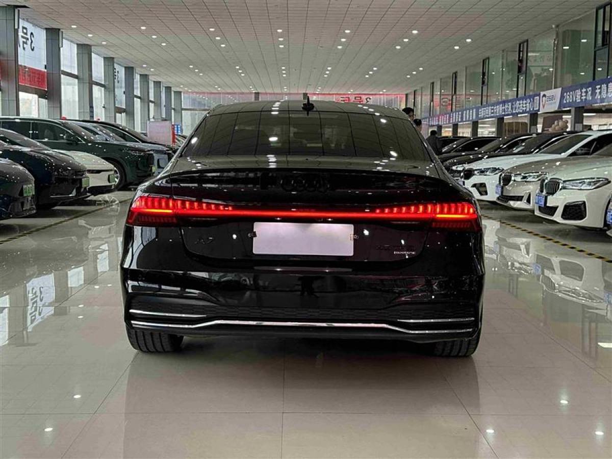 奧迪 奧迪A7L  2024款 45TFSI quattro S-line 見遠(yuǎn)型 流晶套裝圖片