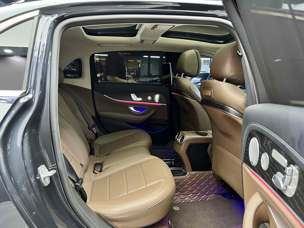 2019年11月奔驰 奔驰E级  2020款 E 300 L 运动豪华型