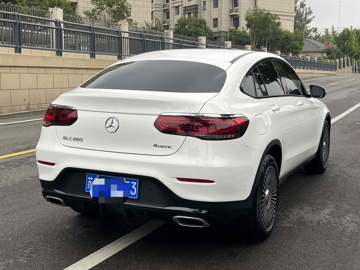 2021年3月奔馳 奔馳GLC  2022款 改款 GLC 260 4MATIC 轎跑SUV