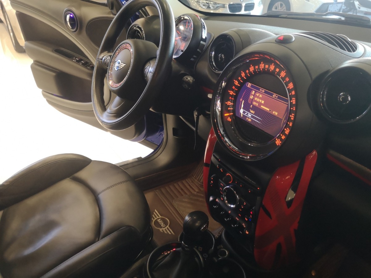 MINI COUNTRYMAN  2015款 1.6T COOPER S ALL4 极致暗夜版图片