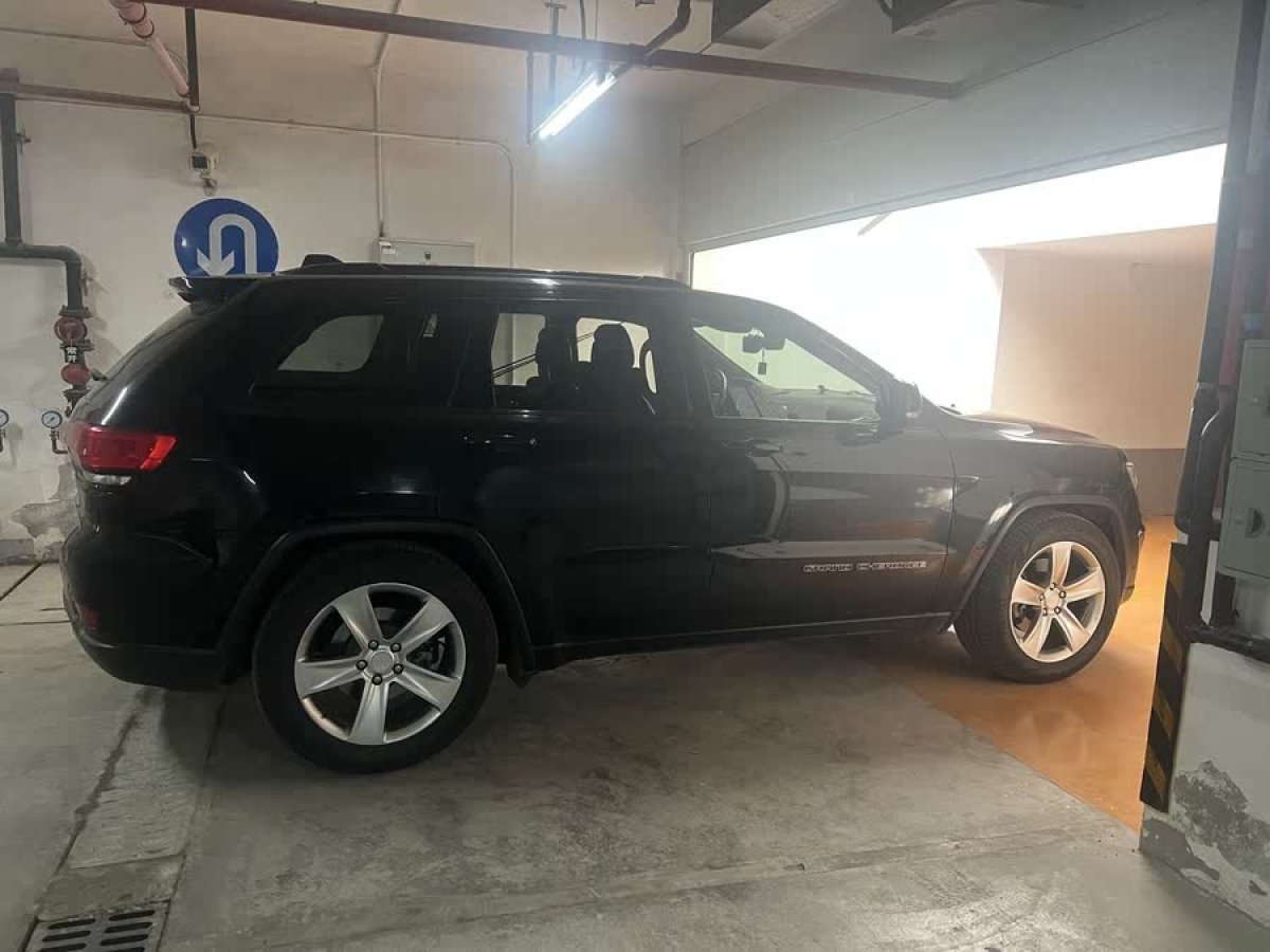 Jeep 大切諾基  2017款 3.6L 精英導(dǎo)航版圖片
