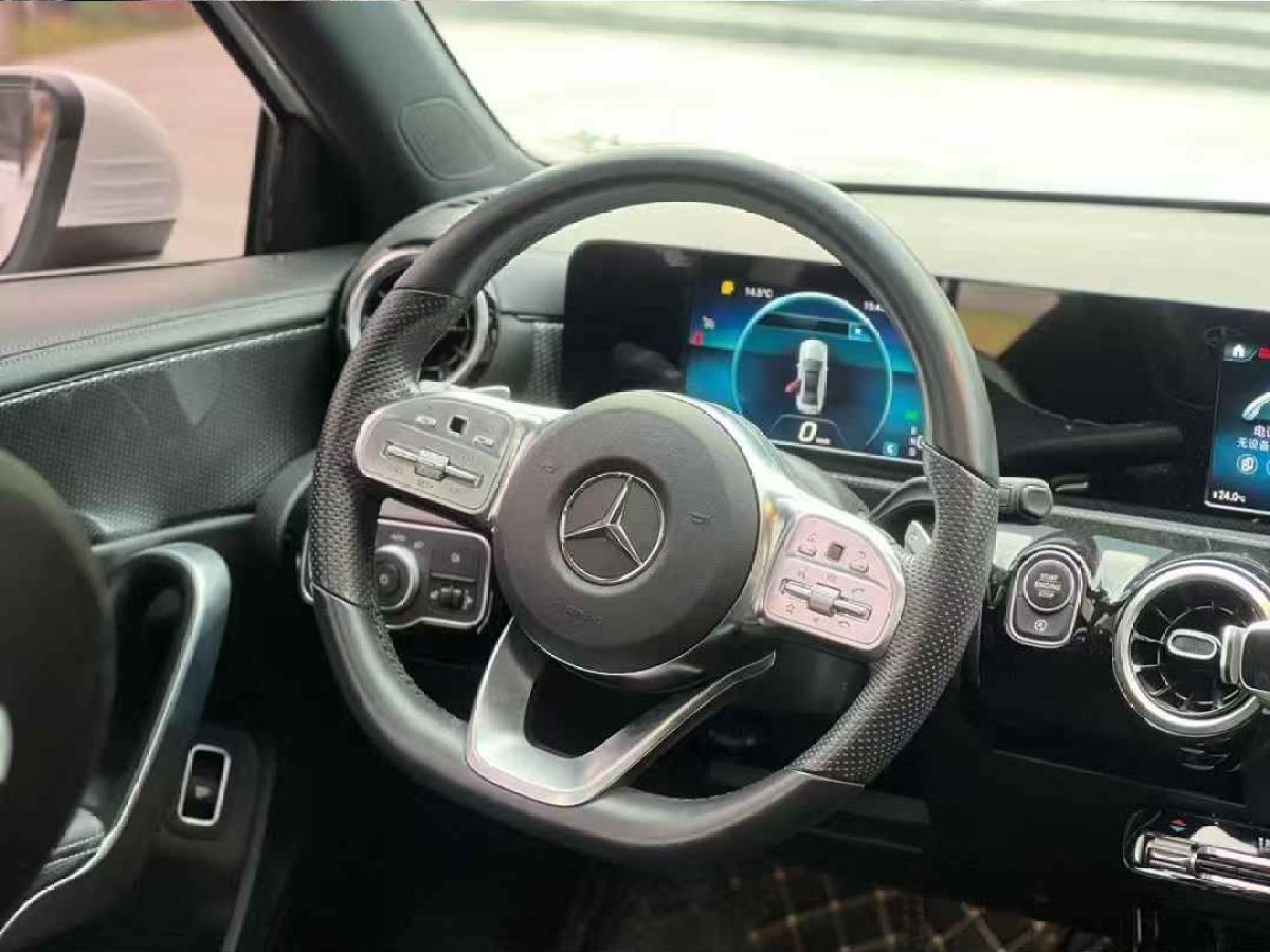 奔馳 奔馳A級  2019款  A 220 L 4MATIC 運動轎車圖片