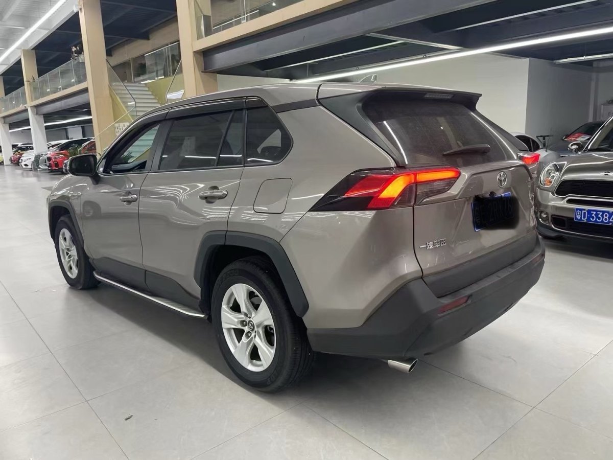 豐田 RAV4  2018款 榮放 2.0L CVT兩驅(qū)都市版圖片