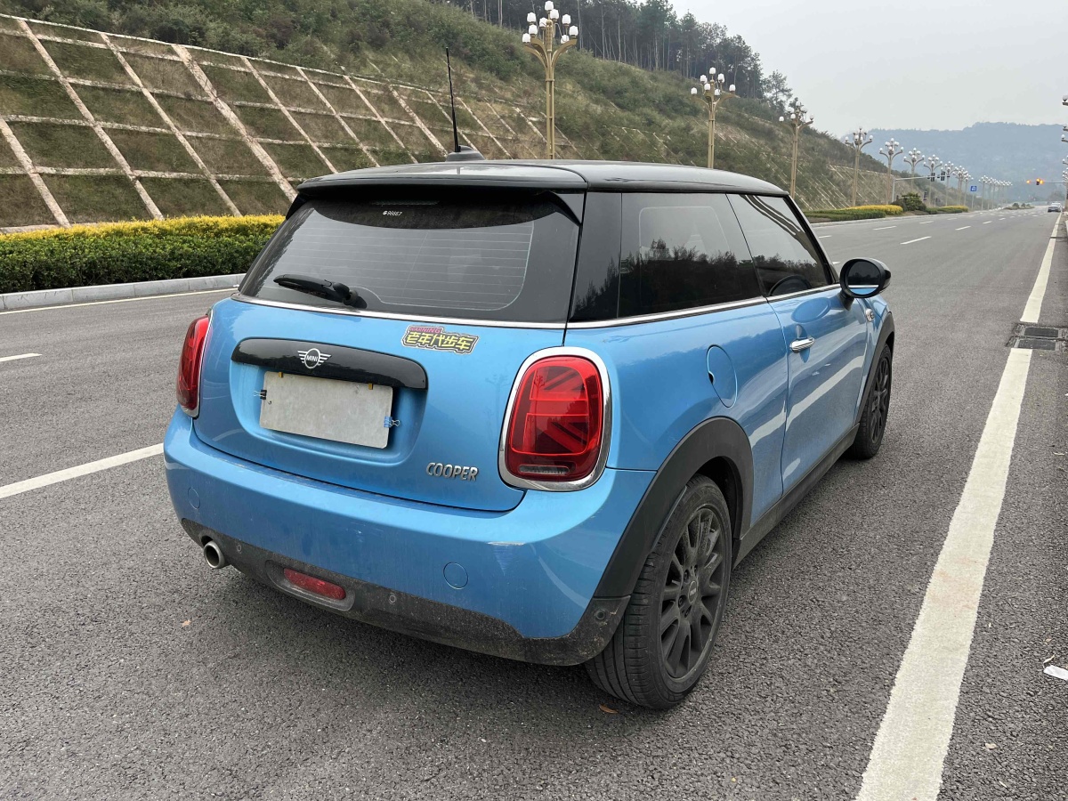 MINI COUNTRYMAN  2018款 1.5T COOPER 經(jīng)典派圖片