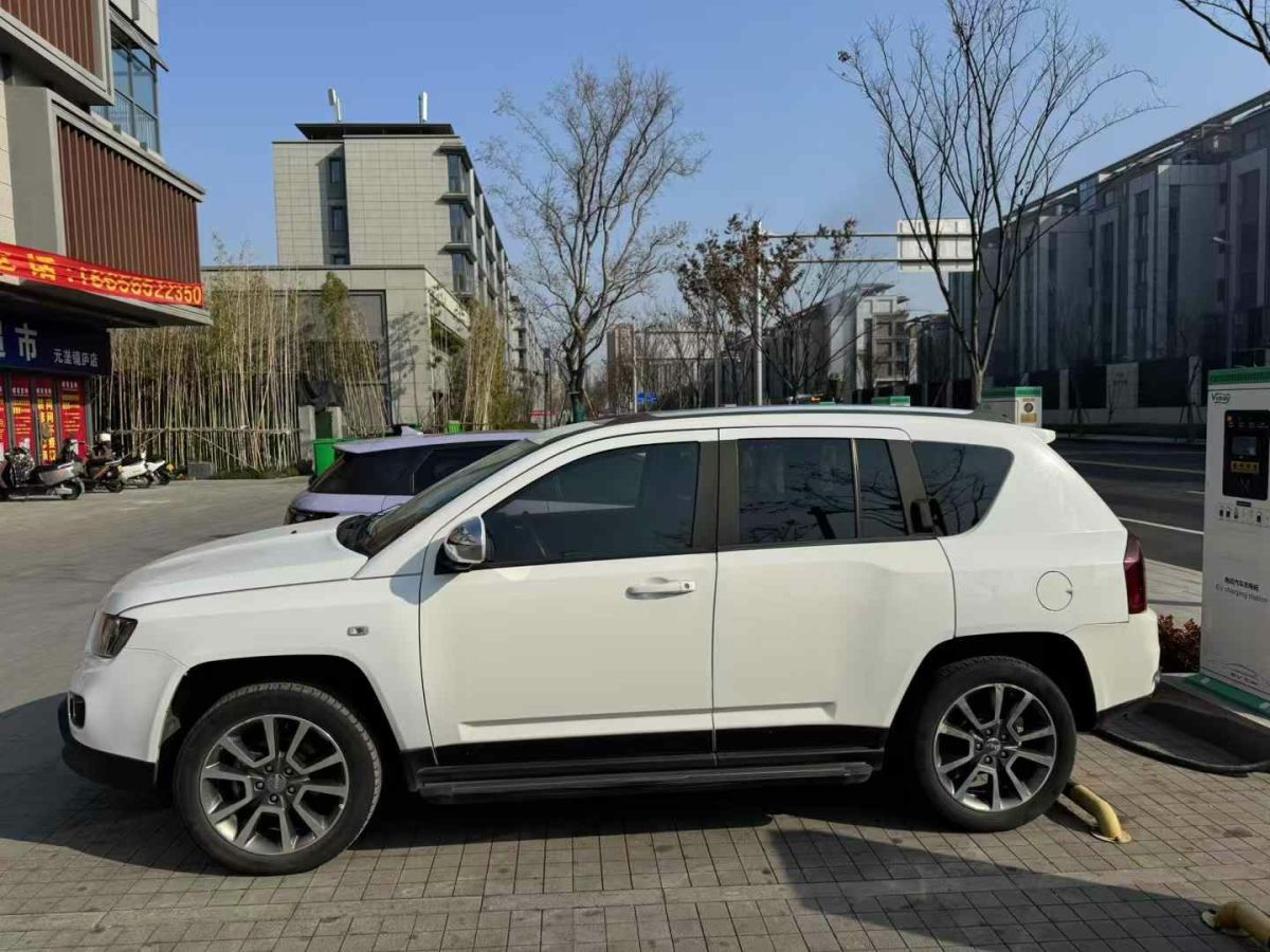 Jeep 指南者  2015款 2.0L 兩驅(qū)豪華版圖片