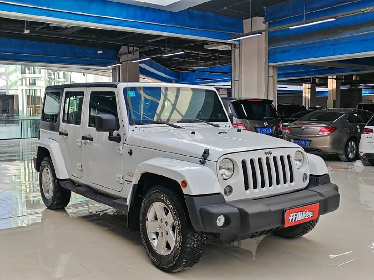 Jeep 牧馬人  2014款 3.0L Sahara 四門(mén)版圖片