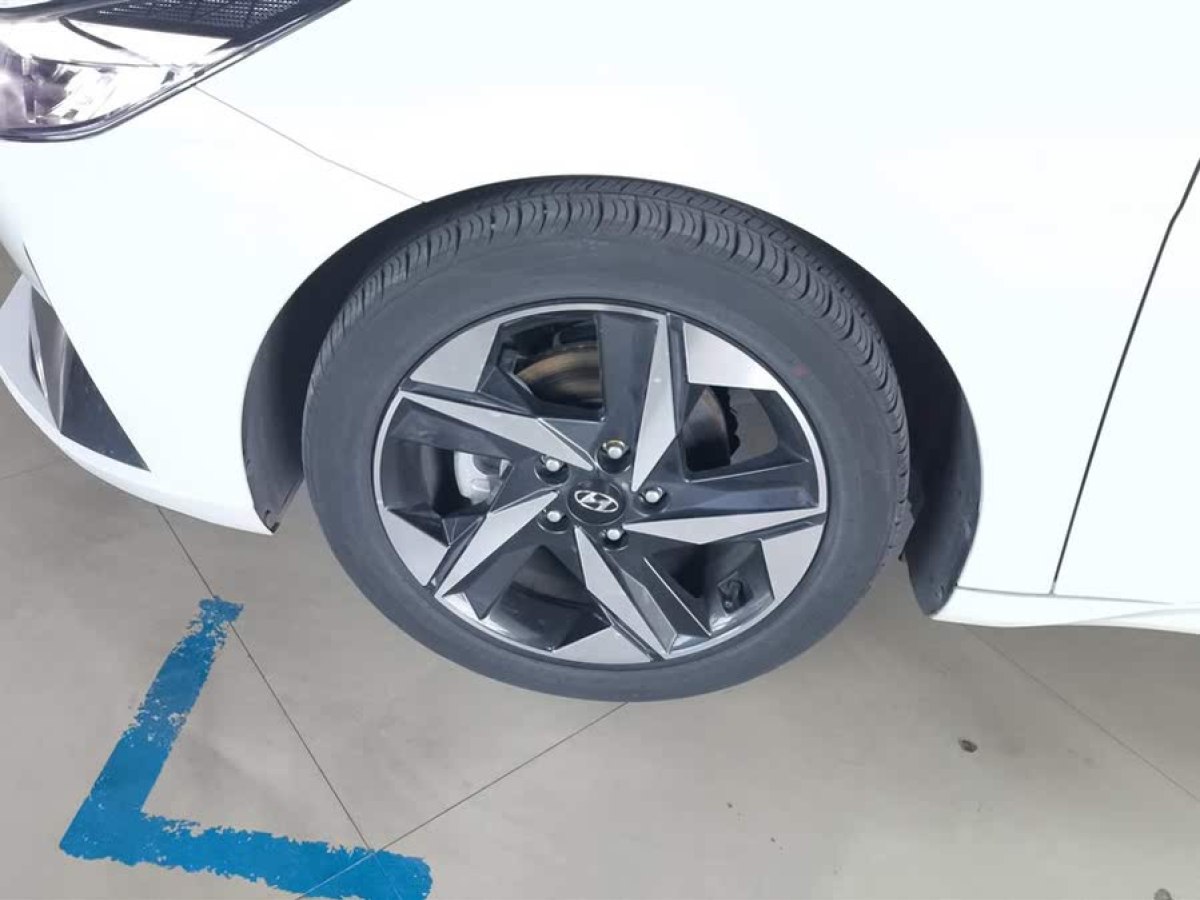 現(xiàn)代 伊蘭特  2022款 1.5L CVT LUX尊貴版圖片