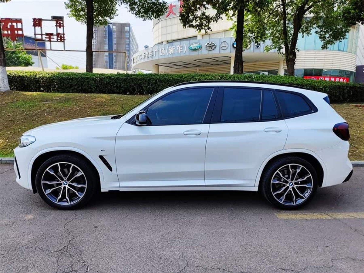 寶馬 寶馬X3  2022款 xDrive30i 領(lǐng)先型 M曜夜套裝圖片