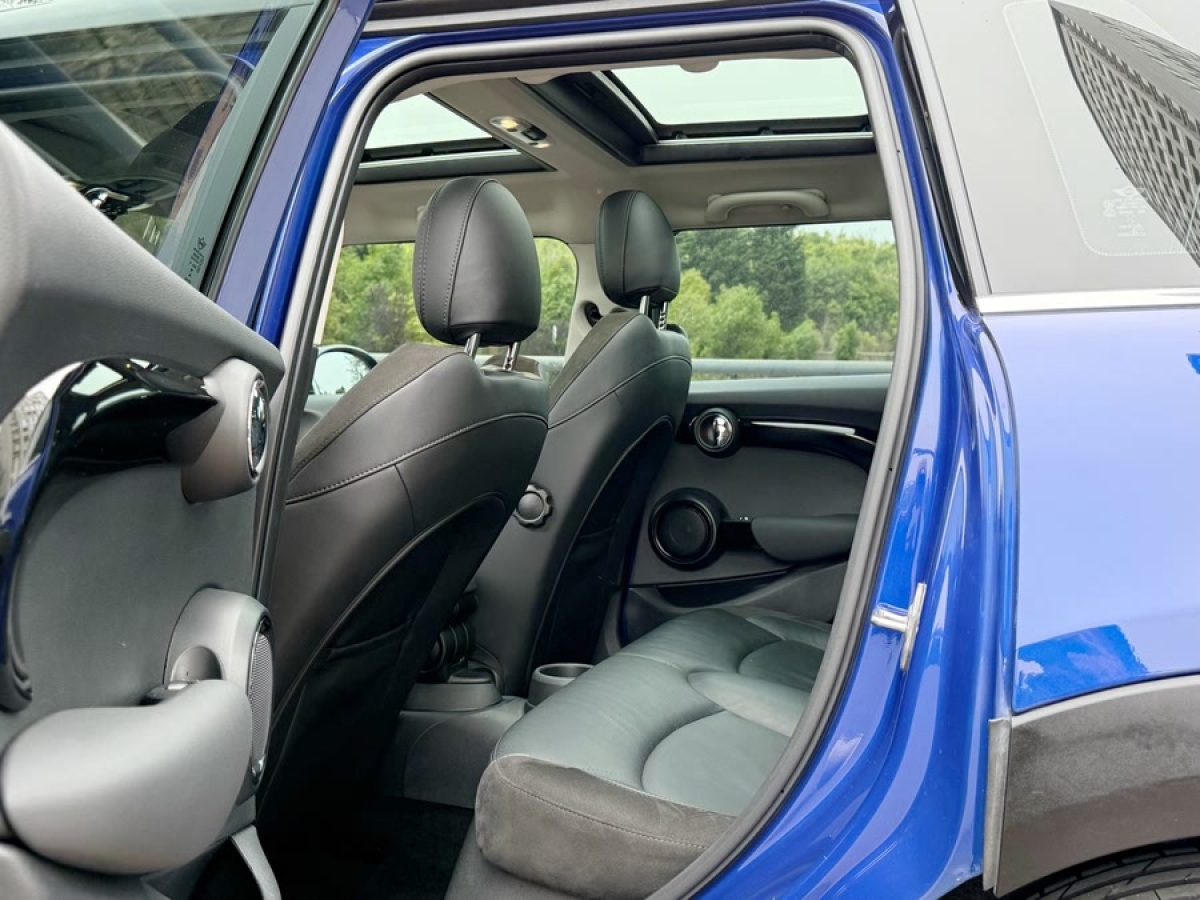 MINI MINI  2020款 1.5T COOPER 藝術(shù)家 五門版圖片