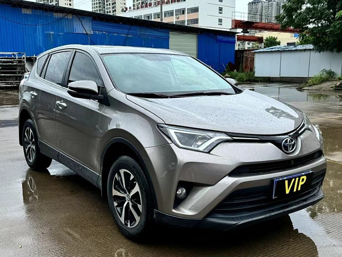 2018年1月豐田 RAV4榮放  2016款 2.0L CVT兩驅(qū)風(fēng)尚版