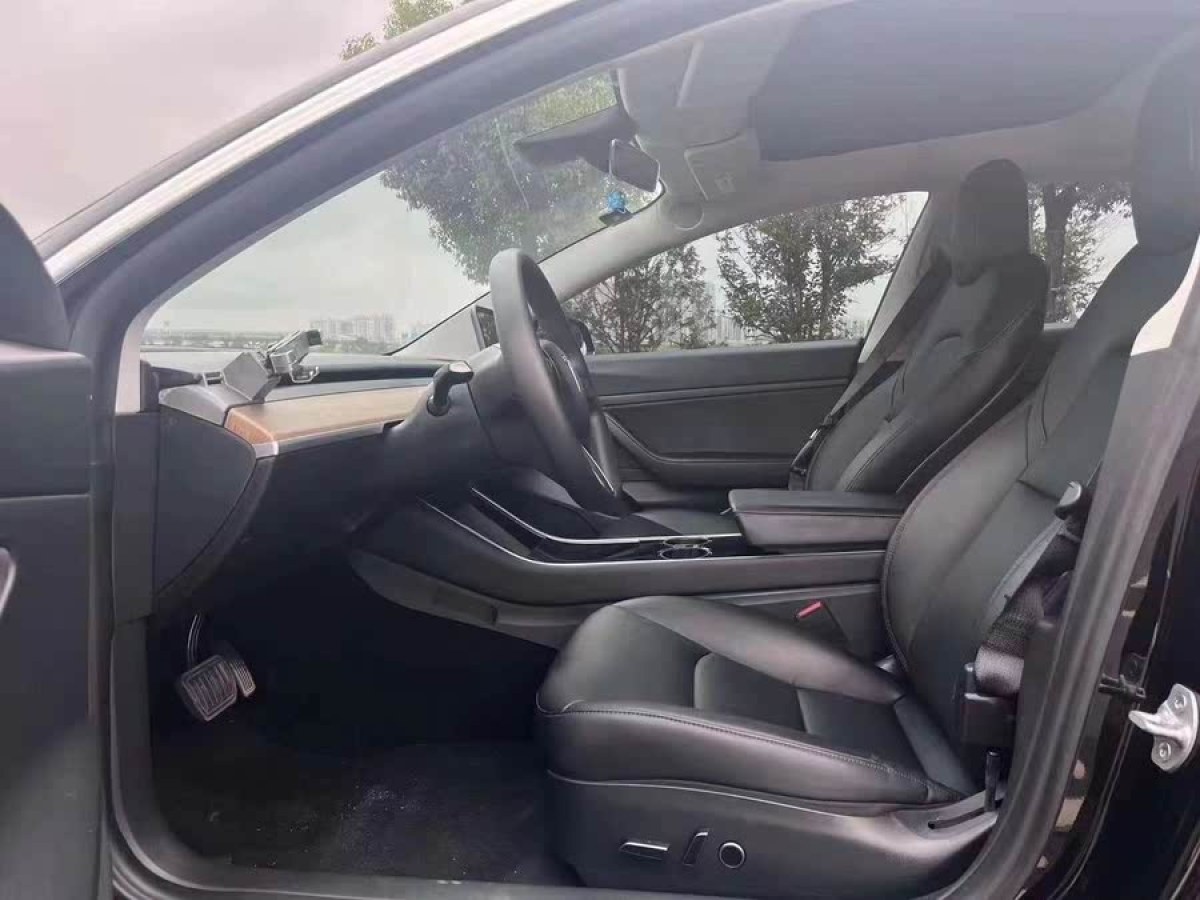 特斯拉 Model 3  2021款 改款 標(biāo)準(zhǔn)續(xù)航后驅(qū)升級版圖片