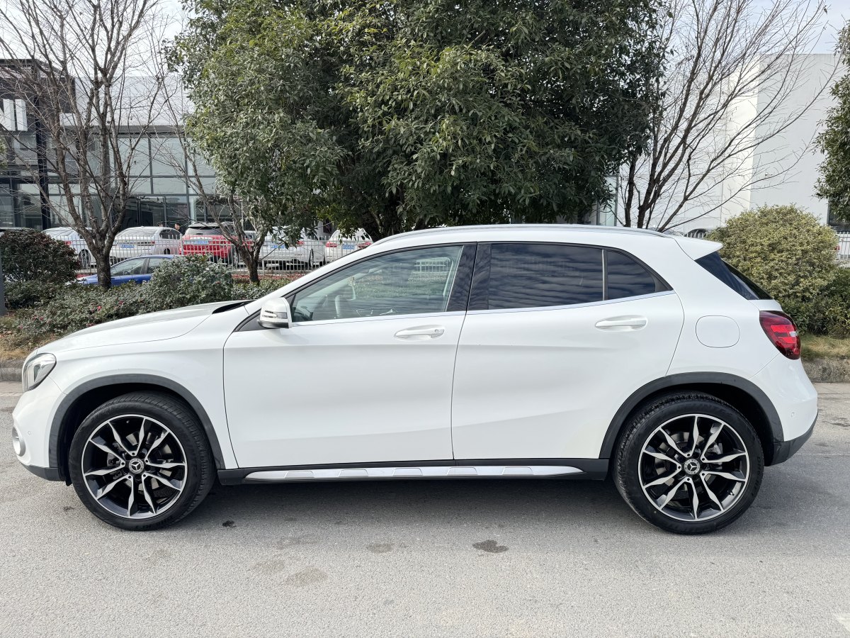 奔馳 奔馳GLA  2017款 GLA 220 4MATIC 豪華型圖片