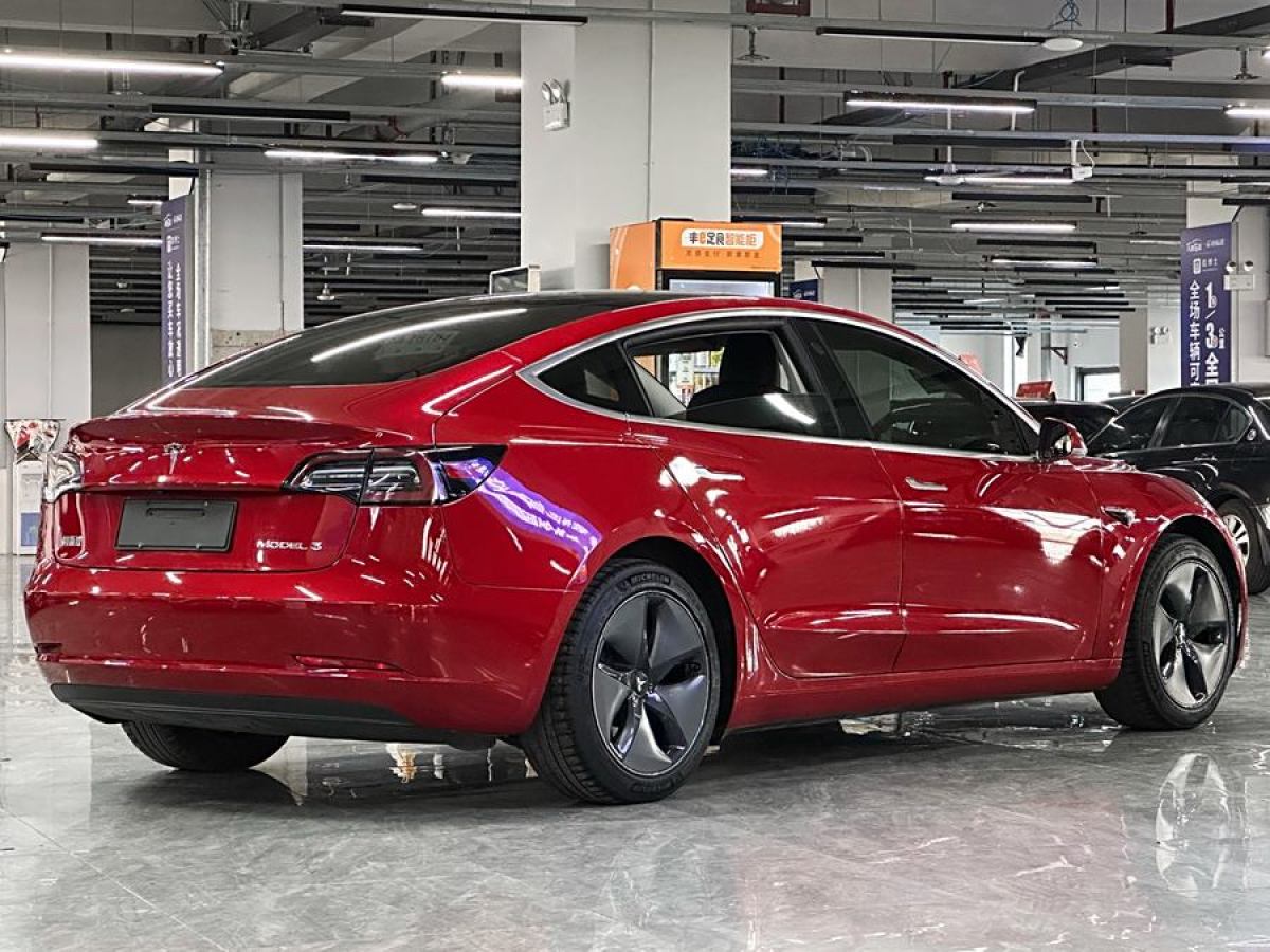 特斯拉 Model 3  2019款 標(biāo)準(zhǔn)續(xù)航后驅(qū)升級版圖片