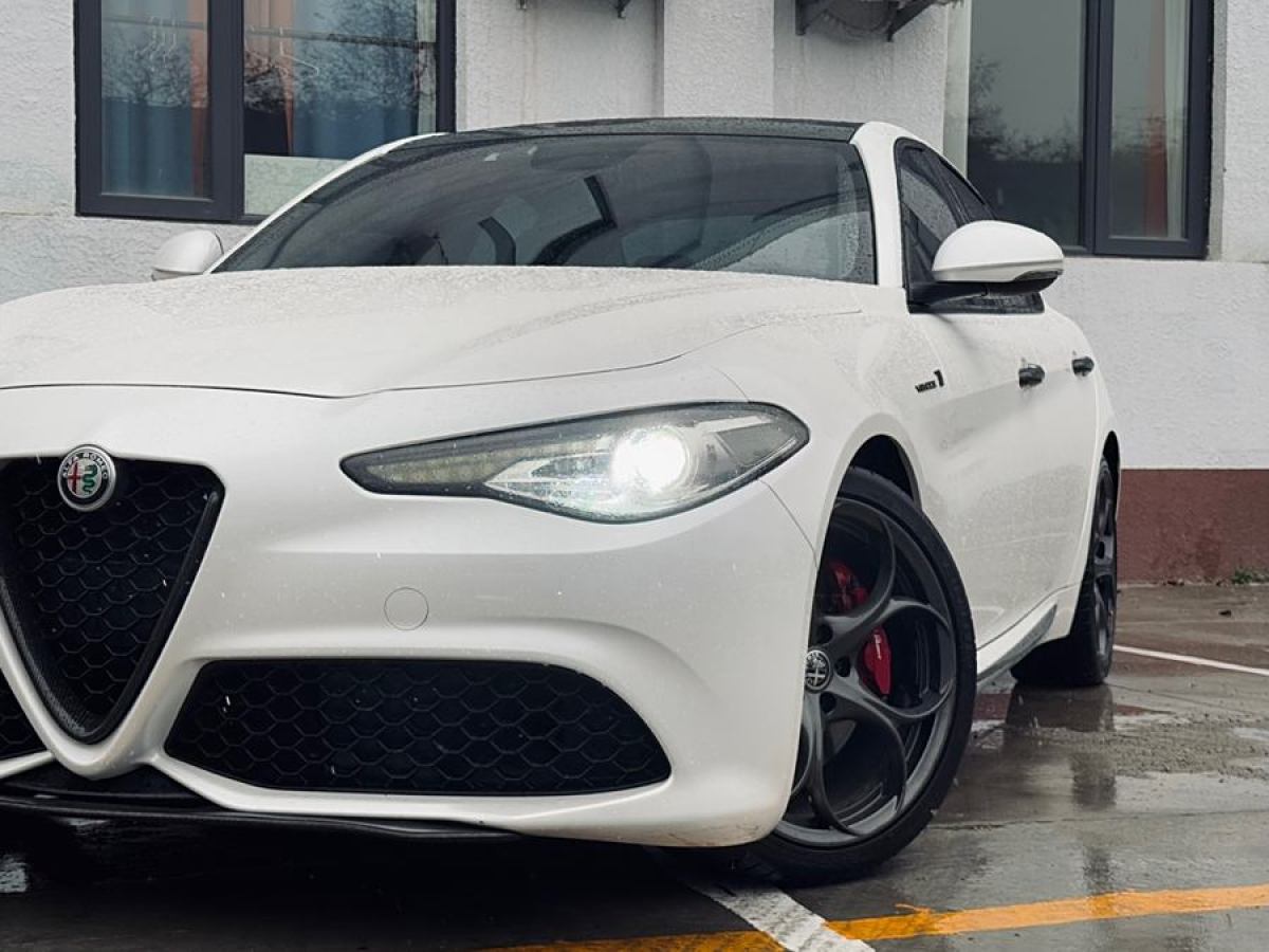 阿爾法·羅密歐 Giulia  2017款 2.0T 280HP Milano限量版圖片