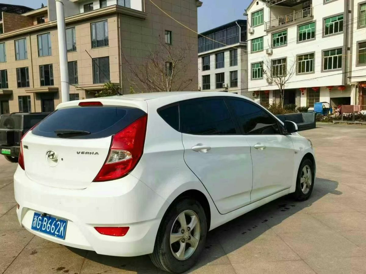 現(xiàn)代 瑞納  2013款 三廂 1.4L 自動標準型GL圖片