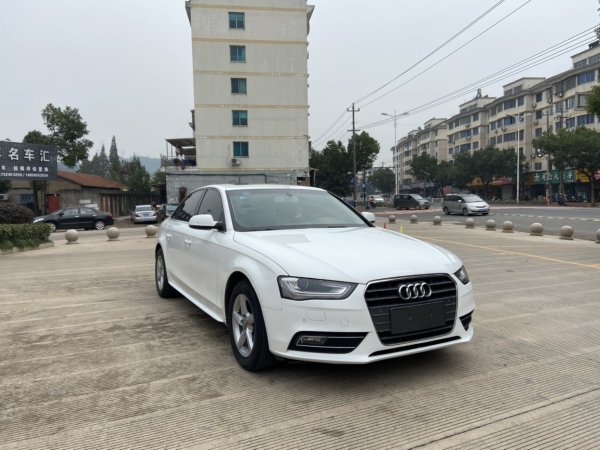 奥迪 奥迪A4L  2013款 35 TFSI 自动舒适型