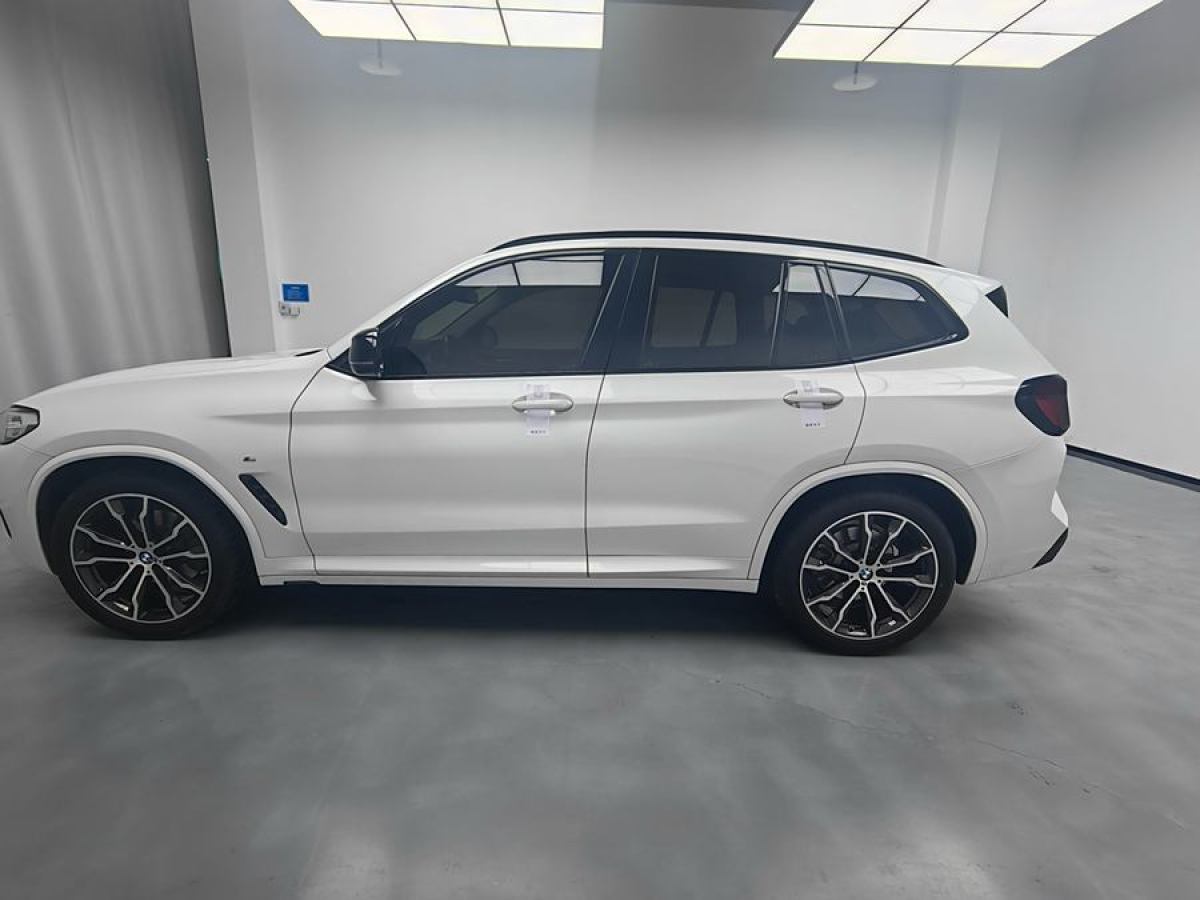 2021年11月寶馬 寶馬X3  2022款 xDrive30i 領(lǐng)先型 M曜夜套裝