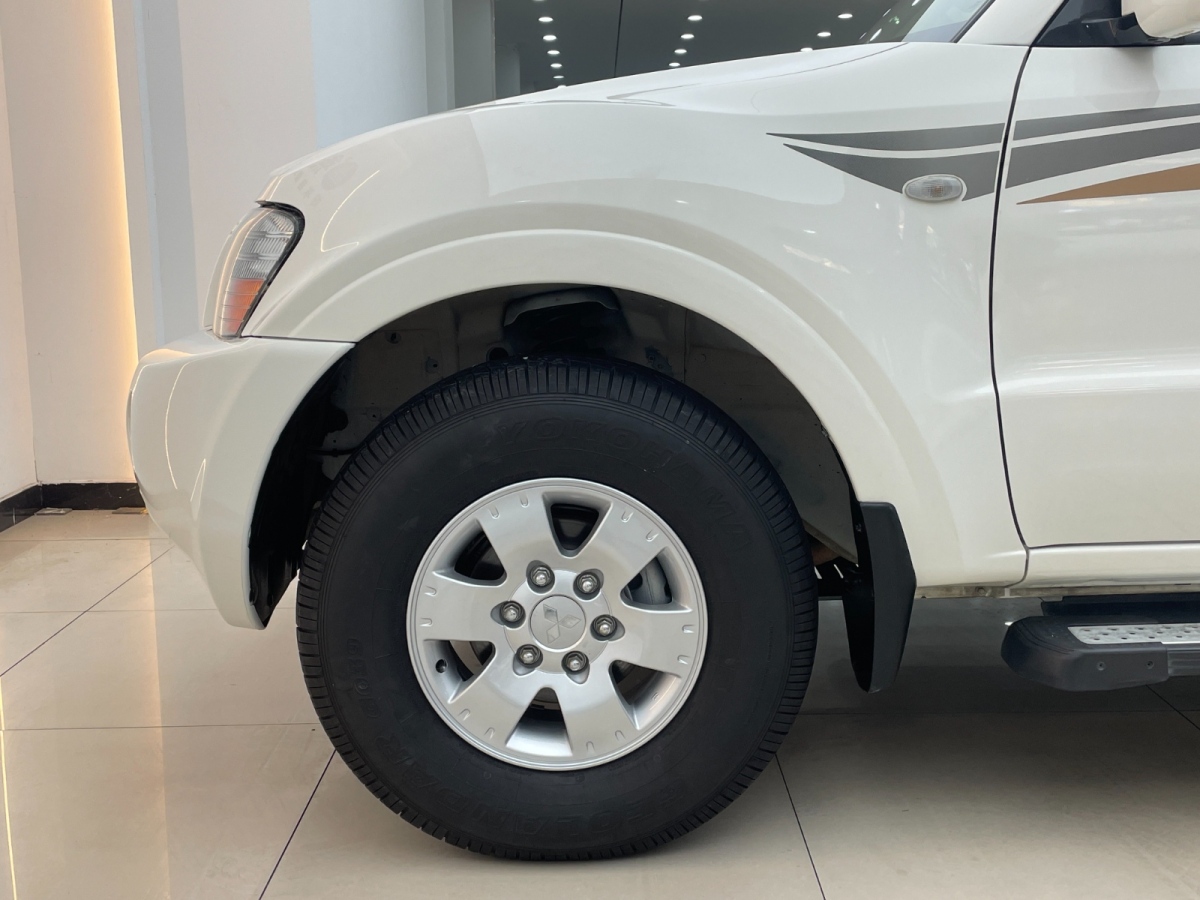 2011年4月三菱 帕杰羅  2011款 V73 3.0L MT GL