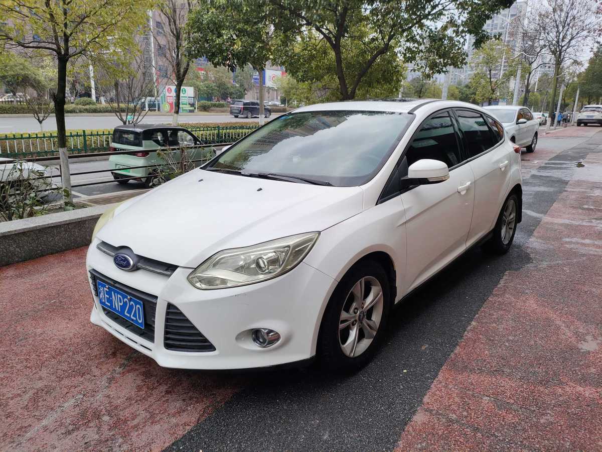 福特 ?？怂? 2012款 兩廂 1.6L 自動(dòng)風(fēng)尚型圖片