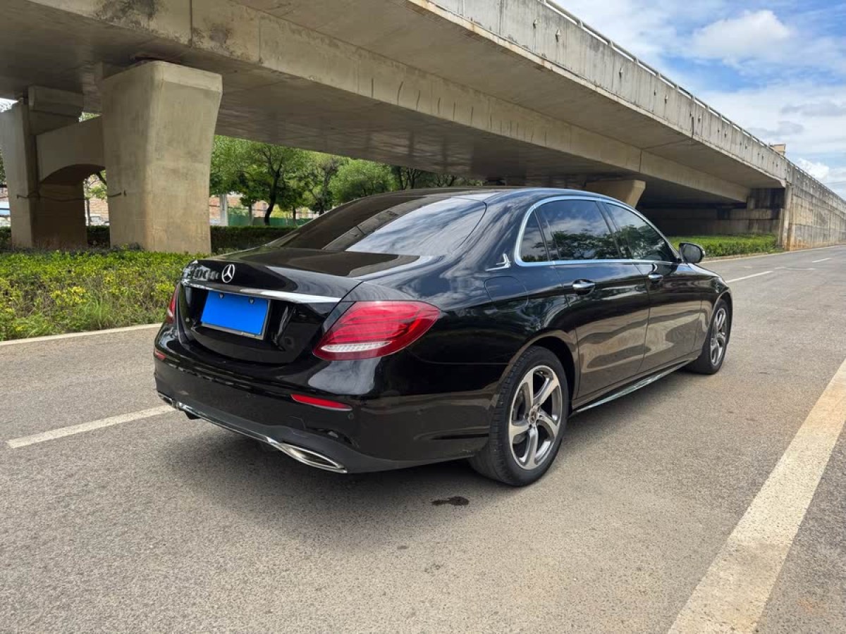 奔馳 奔馳E級  2019款 改款 E 300 L 運動時尚型圖片