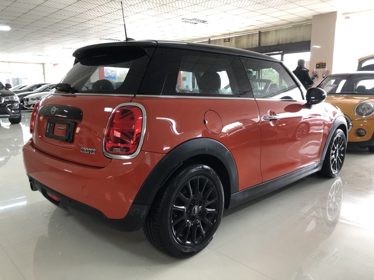 MINI COUNTRYMAN  2018款 1.5T COOPER 經(jīng)典派圖片