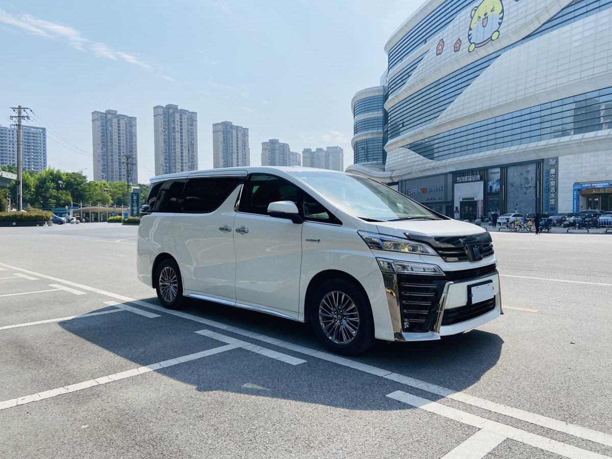 丰田 威尔法  2023款 皇冠 双擎 2.5L HV至尊版图片