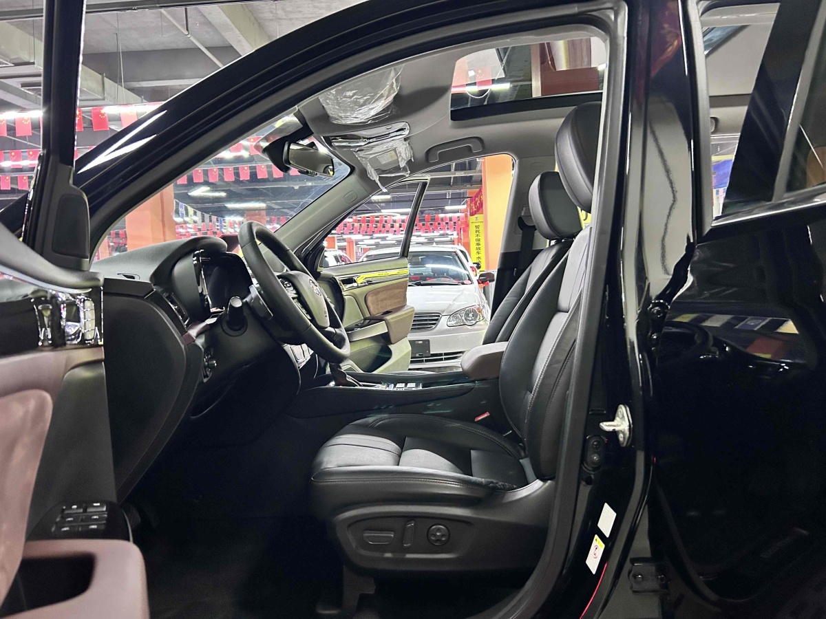 廣汽傳祺 GS8  2017款 320T 兩驅豪華智聯(lián)版圖片