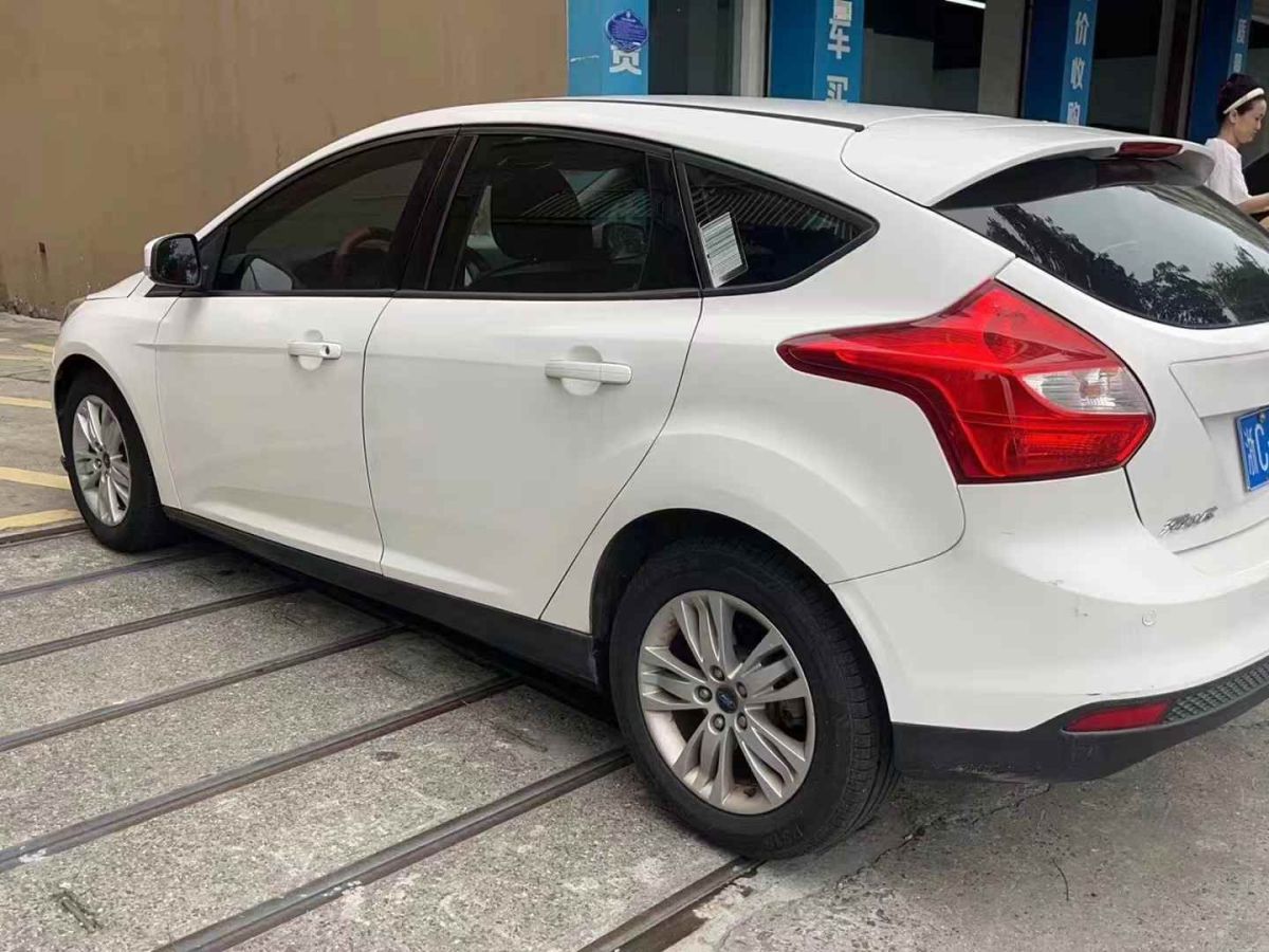 啟辰 R50  2013款 1.6L 北斗導(dǎo)航版圖片