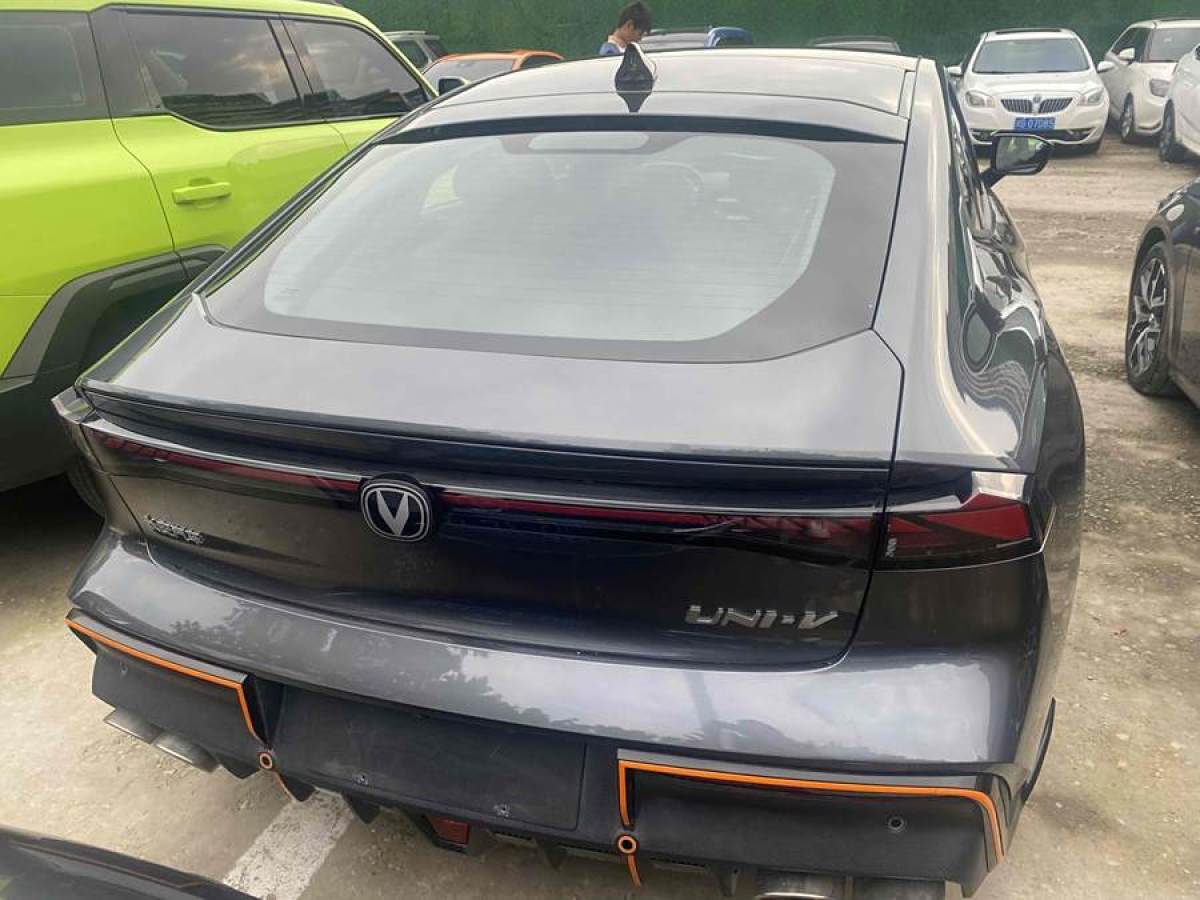 長(zhǎng)安 長(zhǎng)安UNI-V  2023款 1.5T 尊貴型圖片