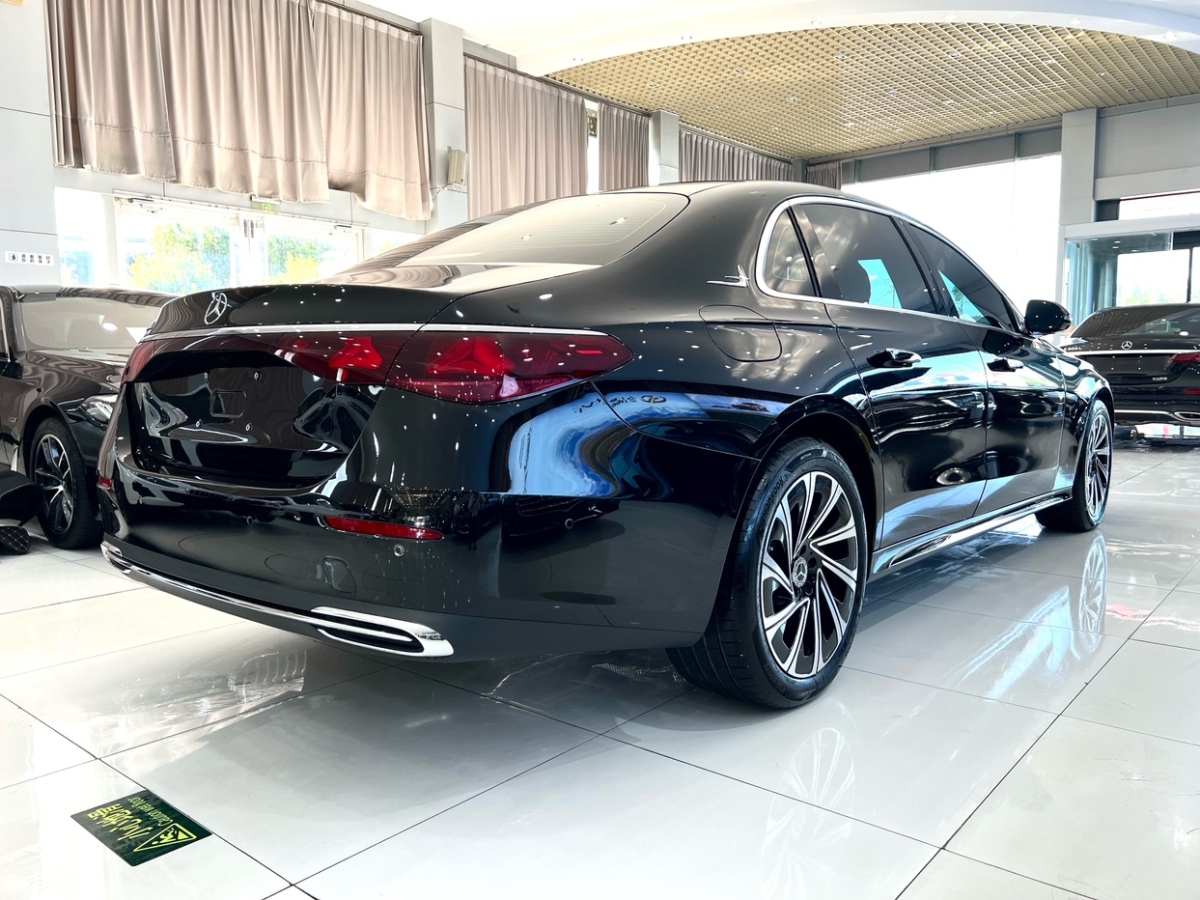 奔驰E级 2024款 改款 E 300 L 豪华型图片