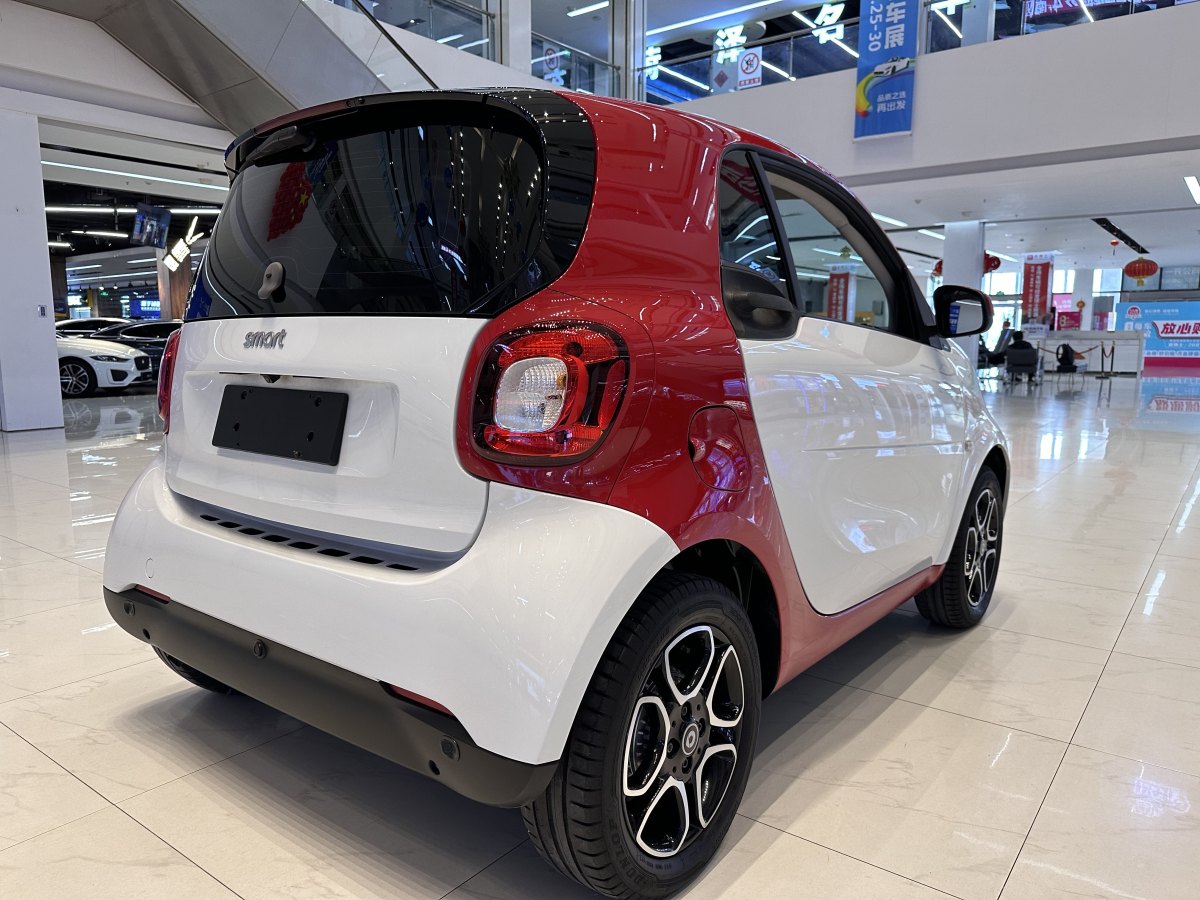 2019年5月smart fortwo  2019款 0.9T 66千瓦硬頂先鋒版 國(guó)VI