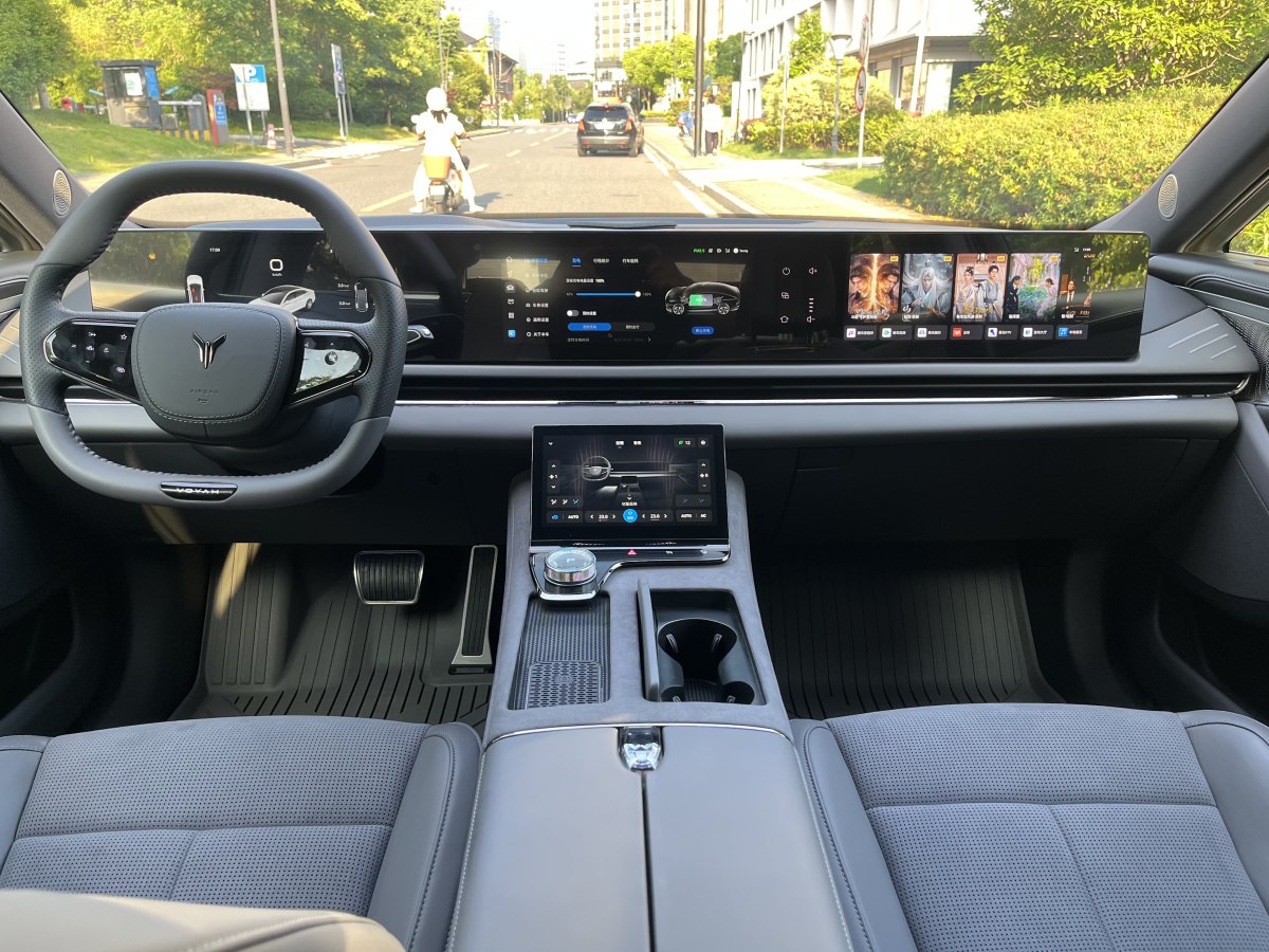 嵐圖 嵐圖追光  2024款 PHEV 四驅(qū)超長續(xù)航旗艦版圖片