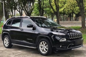 自由光 Jeep 2.0L 優(yōu)越版