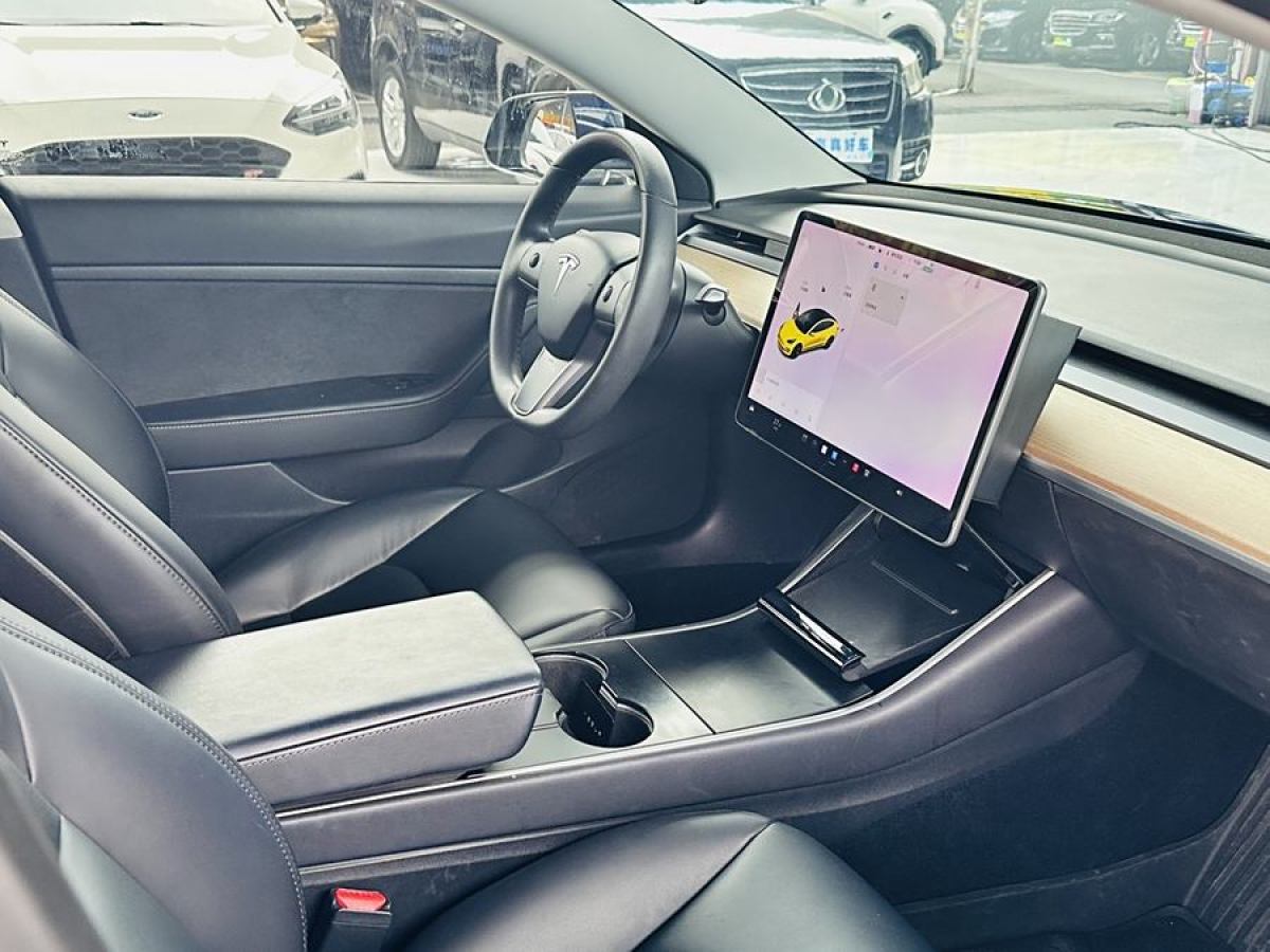 特斯拉 Model 3  2019款 標(biāo)準(zhǔn)續(xù)航后驅(qū)升級(jí)版圖片